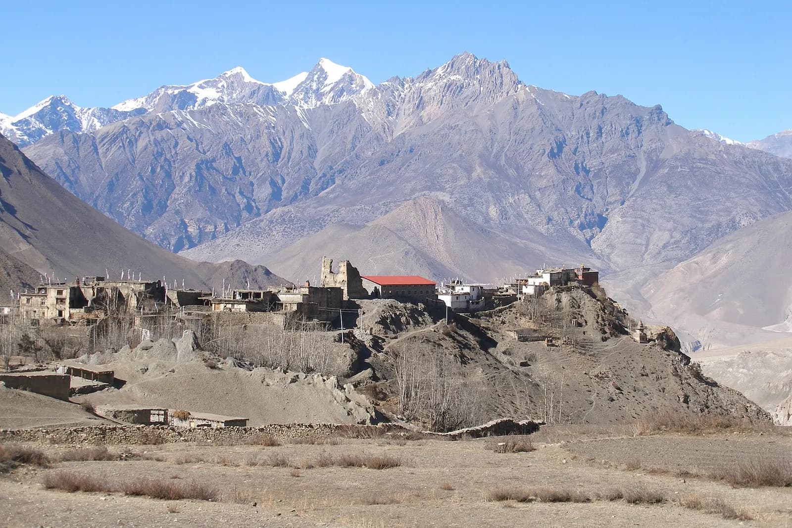 Teahouse Trekking in Nepal: Rooms, Food, Charging, and Costs by Altitude